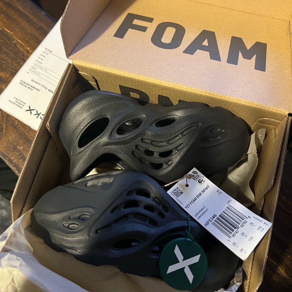 YEZZY FOAM 100% Authentic